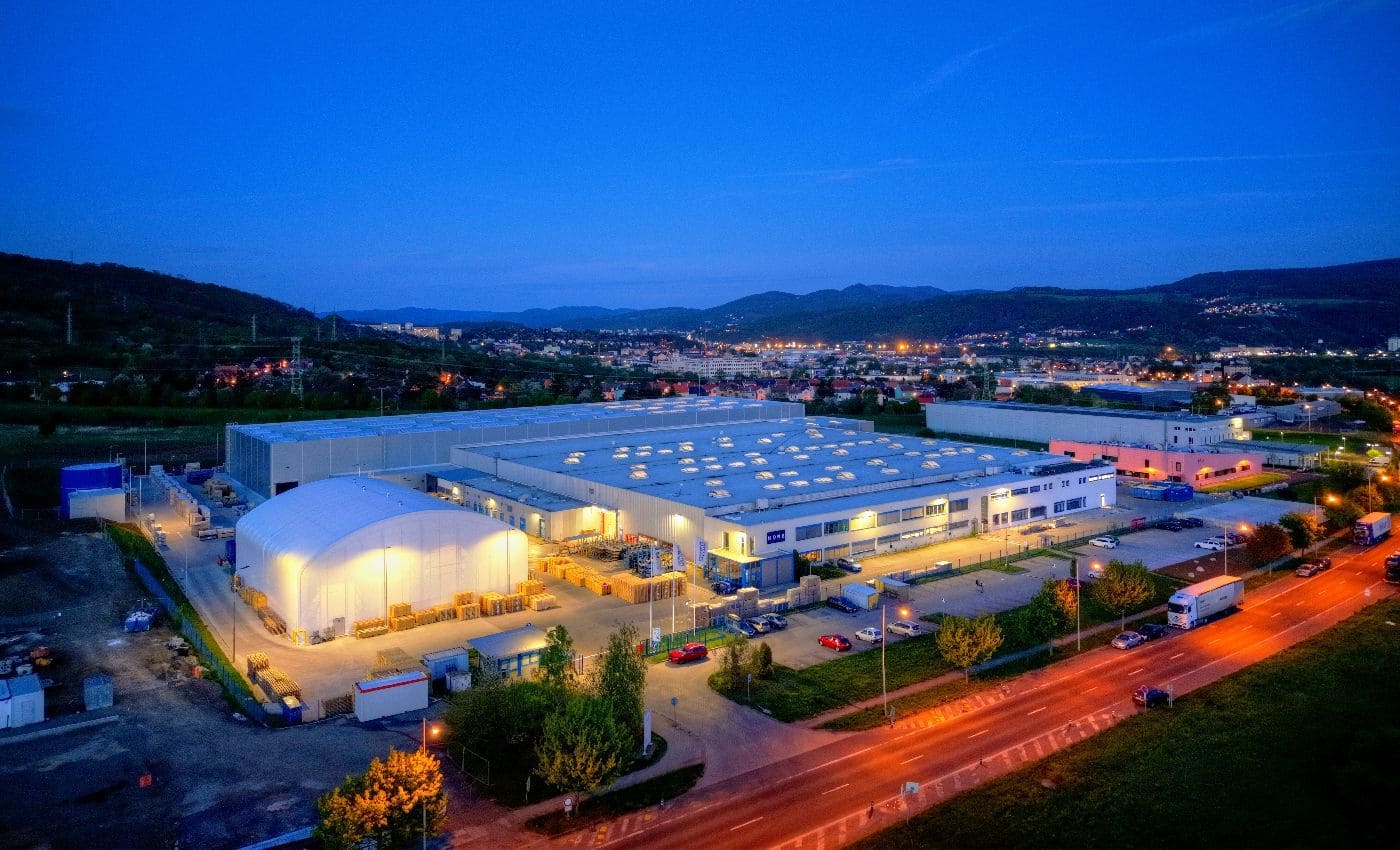hero_Usti factory night